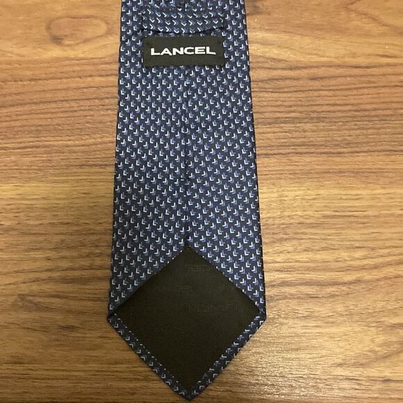 Lancel NWOT Silk Tie in Blue Signature Lancel Print. Made in Italy. - Picture 4 of 7